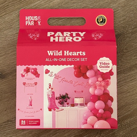 Party Hero Wild Hearts Balloon Decor Set - Picture 2 of 5